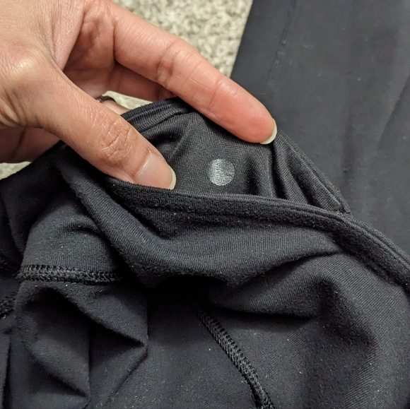 Lululemon Wunder Under mid-rise crops black luon sz 8 - Picture 6 of 10